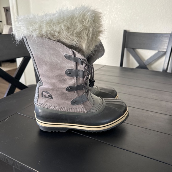 Sorel size 7 grey furlined duckboots - Picture 4 of 6